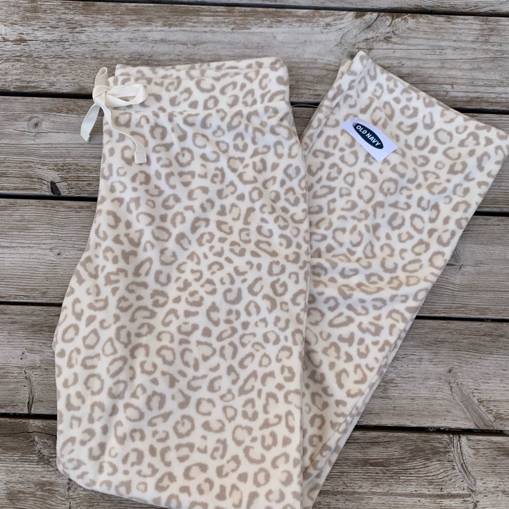 NWT Women’s Old Navy Leopard Fleece Pajama Pants, Medium